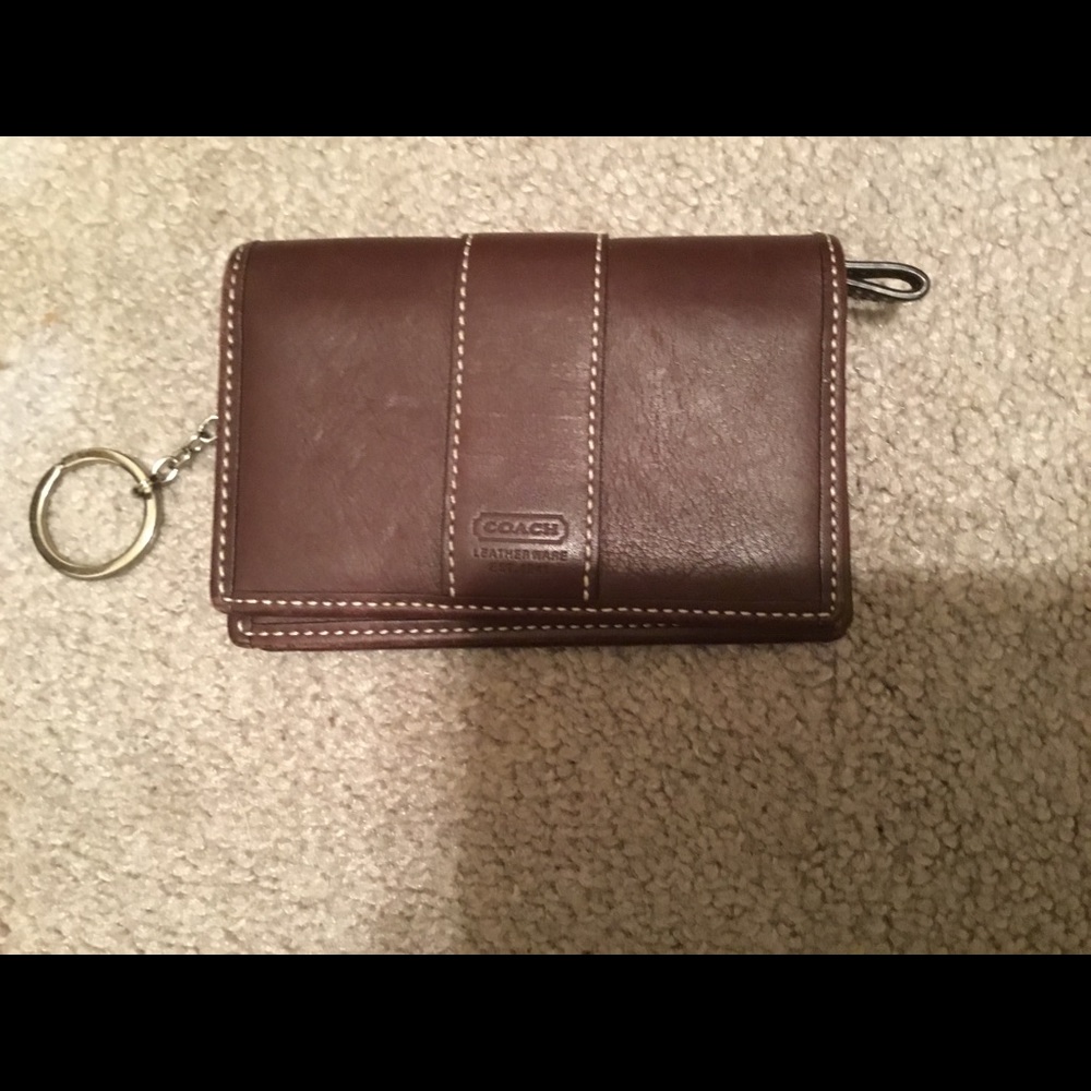 Cute authentic Coach small wristlet like new 💐